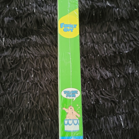 Family Guy Volume 4 DVDs NWT Never opened - Picture 4 of 5
